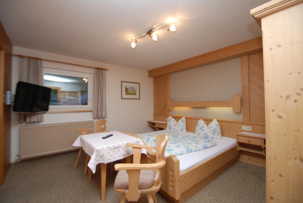 Ferienwohnung Pension Tirol Bichlbach Room photo